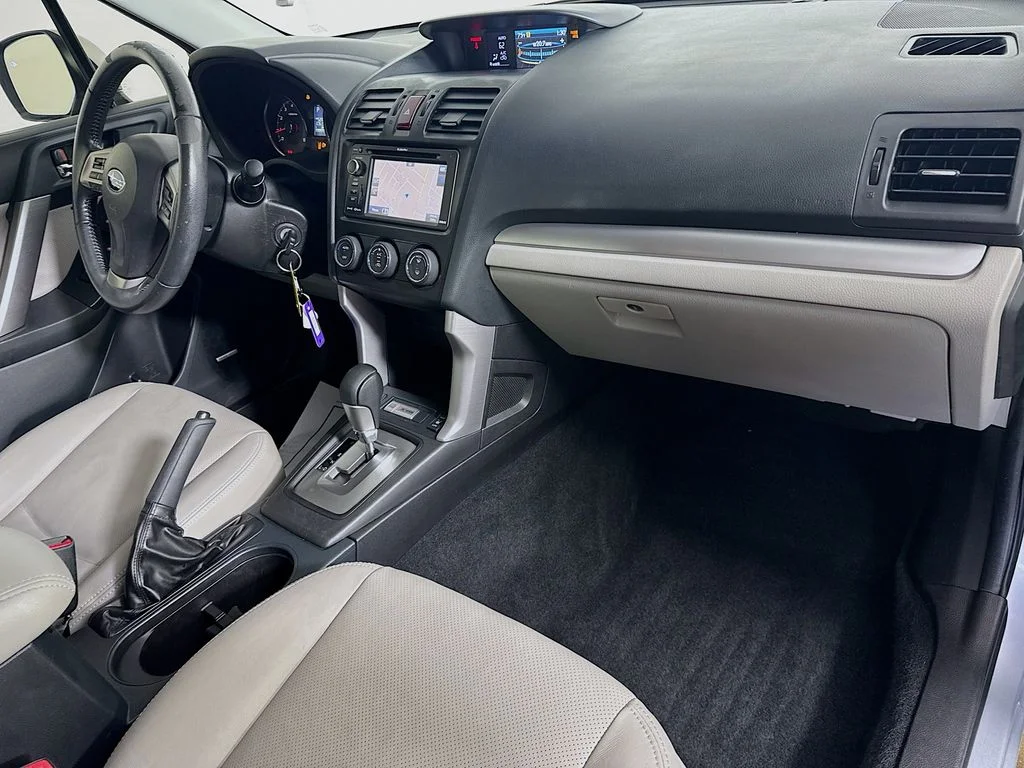 Used 2015 Silver Subaru 2.5i Limited image 37