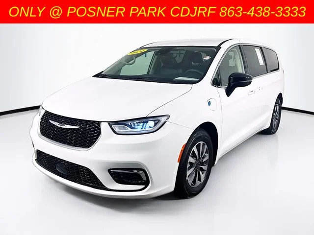 Used 2024 White Chrysler Select image 3