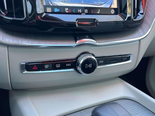 2025 Volvo XC60 Plus - Photo 29