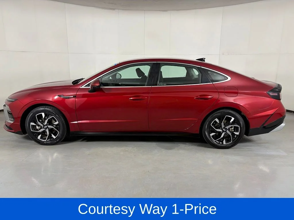 Used 2025 Red Hyundai SEL image 6