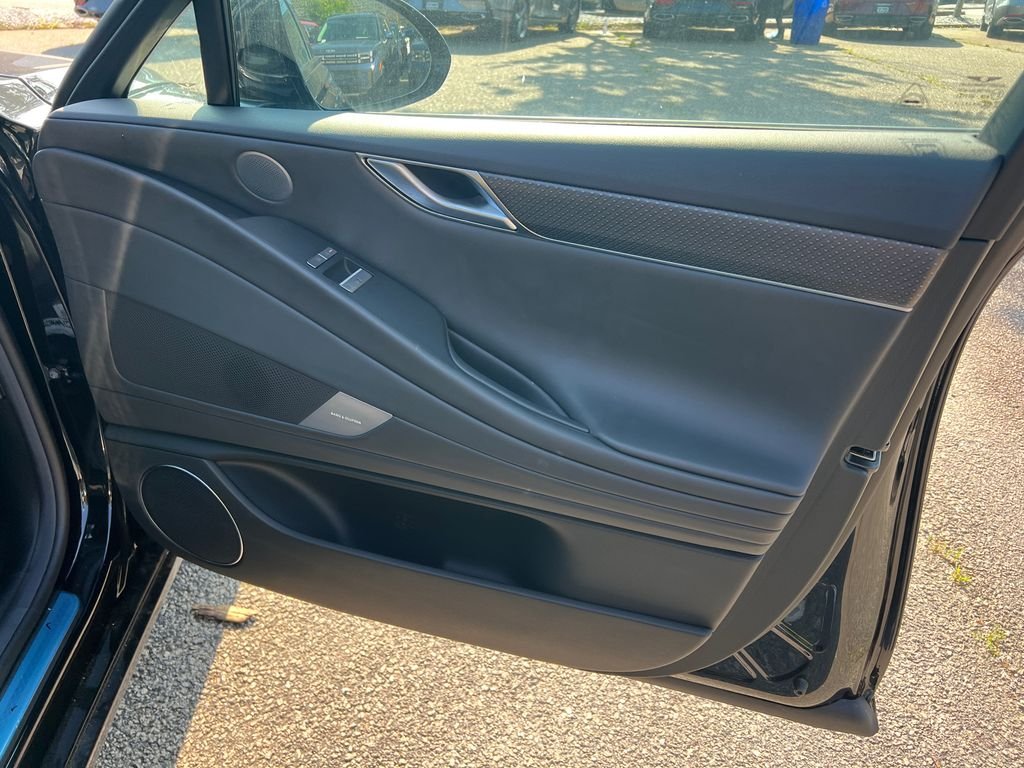 New 2025 Black Genesis 3.5T SPORT PRESTIGE image 14
