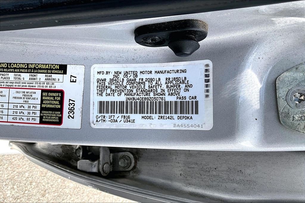 Used 2009 Silver Toyota Base image 35