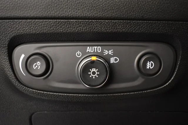 Used 2023  Buick Essence image 35