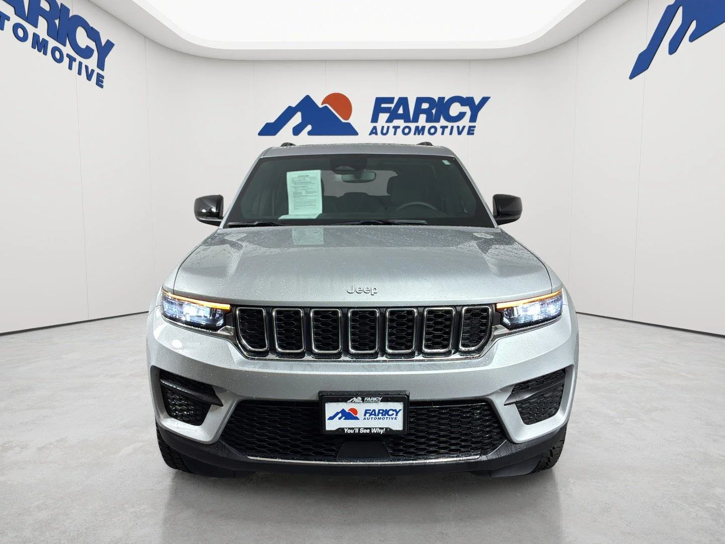 Used 2024 Silver Zynith Jeep Laredo X image 4