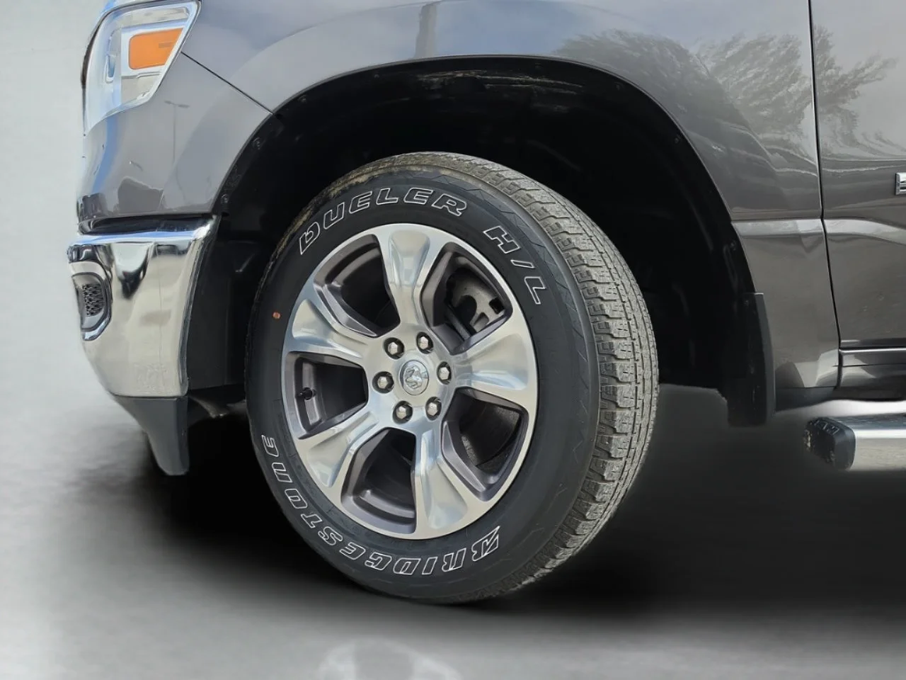 Used 2023 Granite Crystal Metallic Clearcoat Ram Laramie image 40