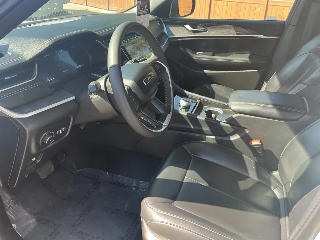 Used 2024 Silver Zynith Jeep Limited image 11