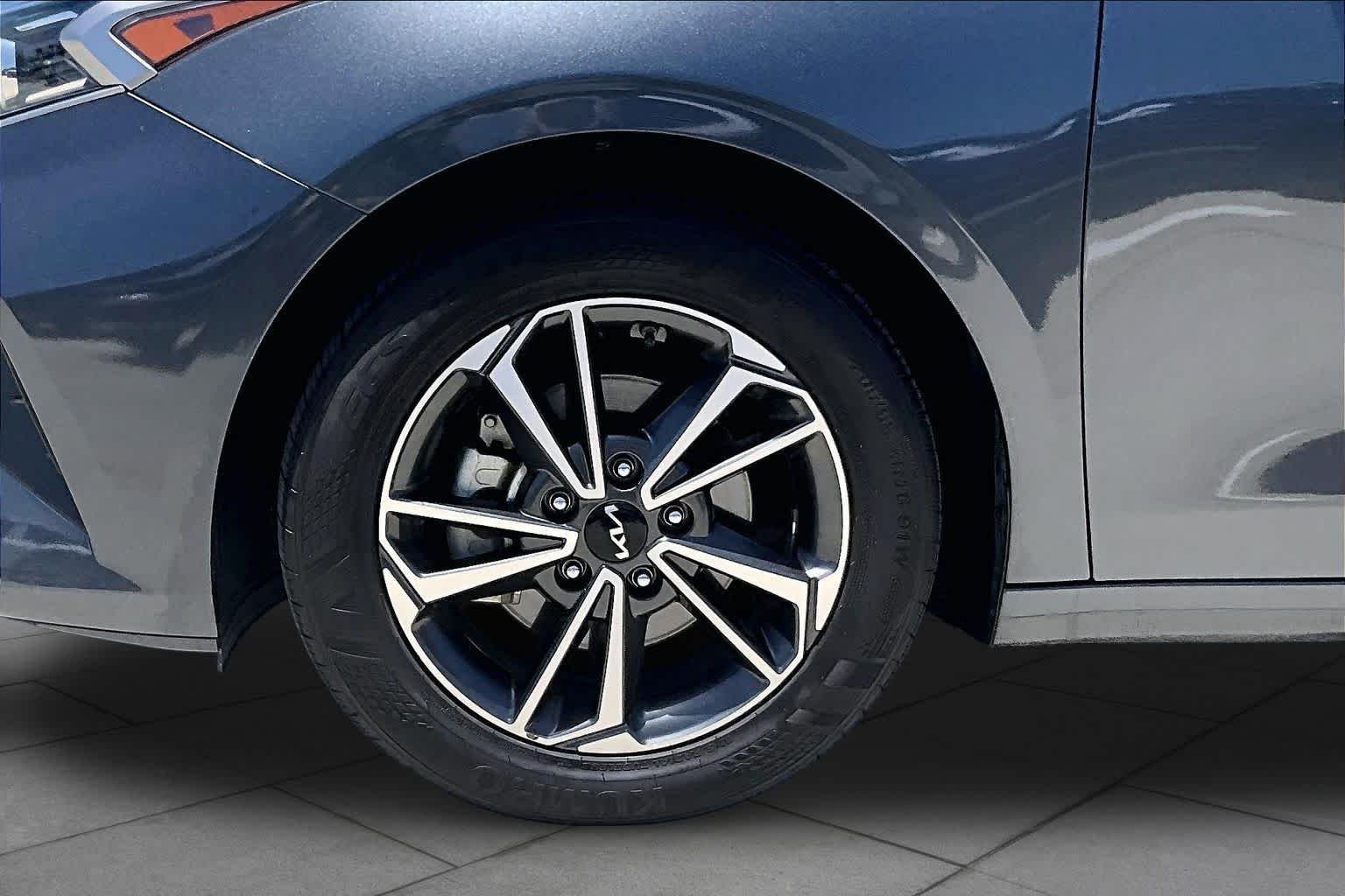 Used 2022 Gravity Gray Kia LXS image 10