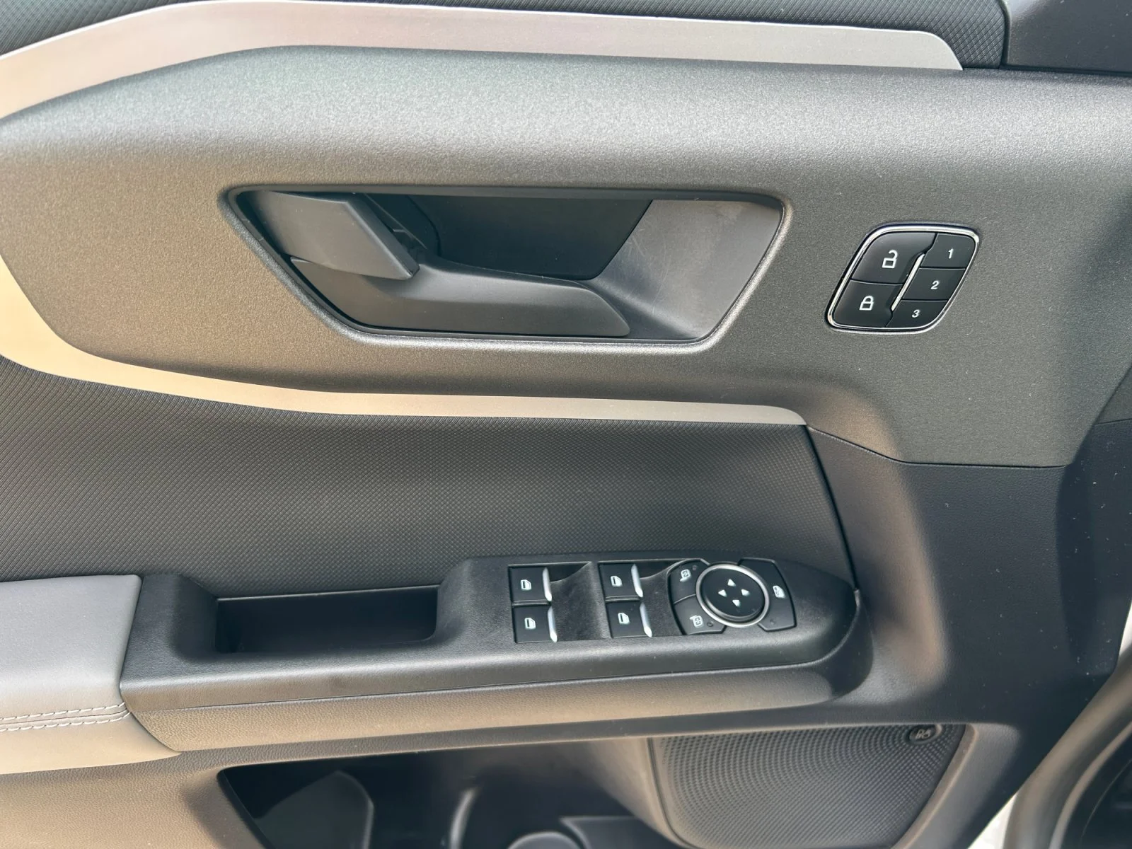 Used 2025 White Ford BADLANDS image 16