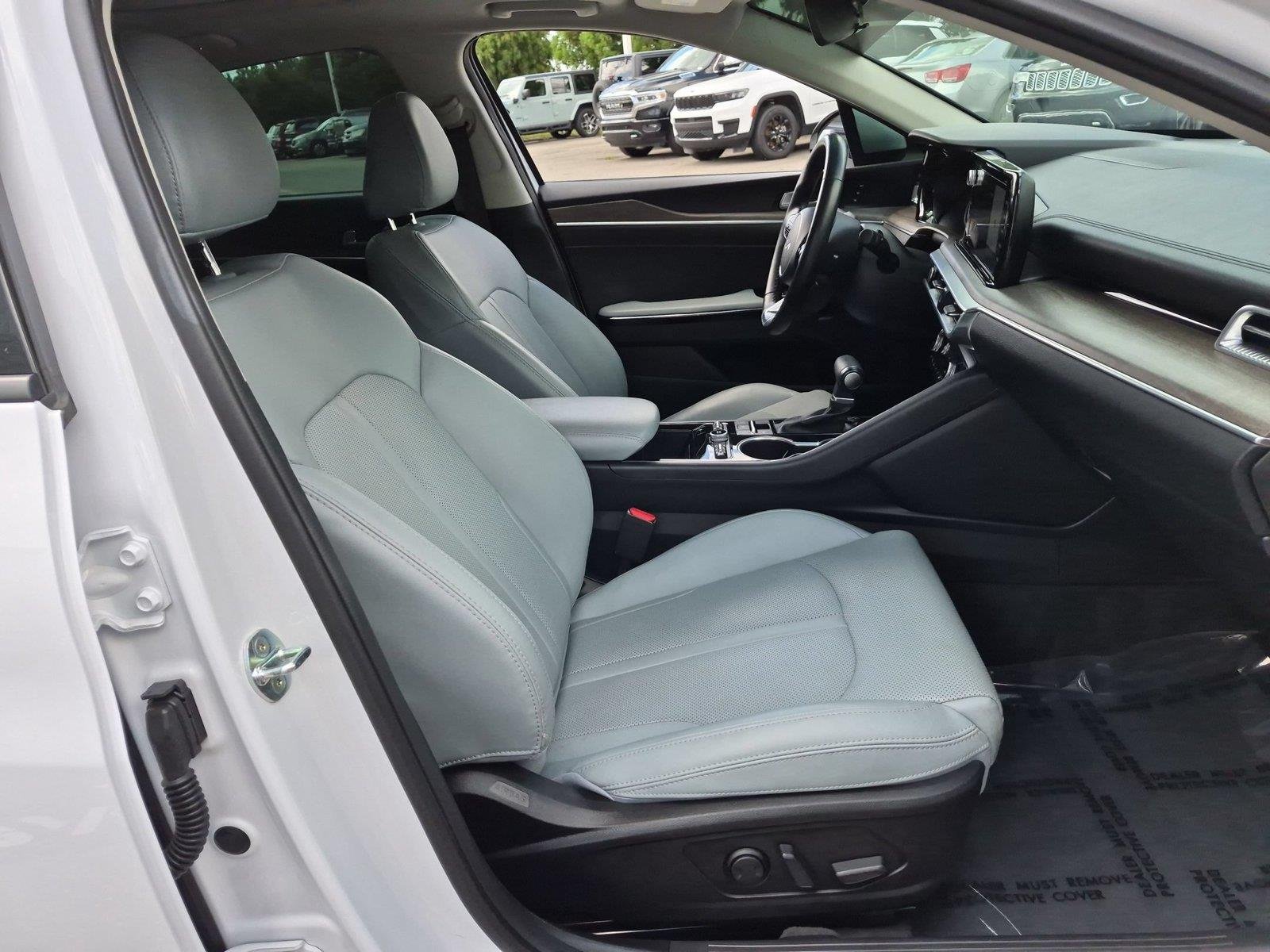 Used 2023 Glacial White Pearl Kia EX image 37