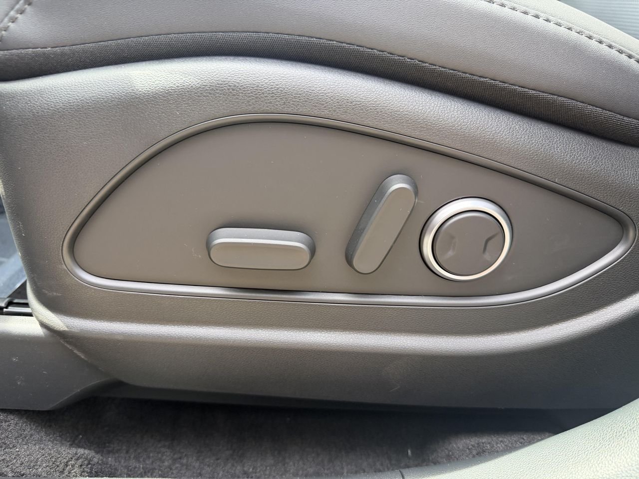 New 2026 Creamy White Pearl Hyundai SEL AWD image 31