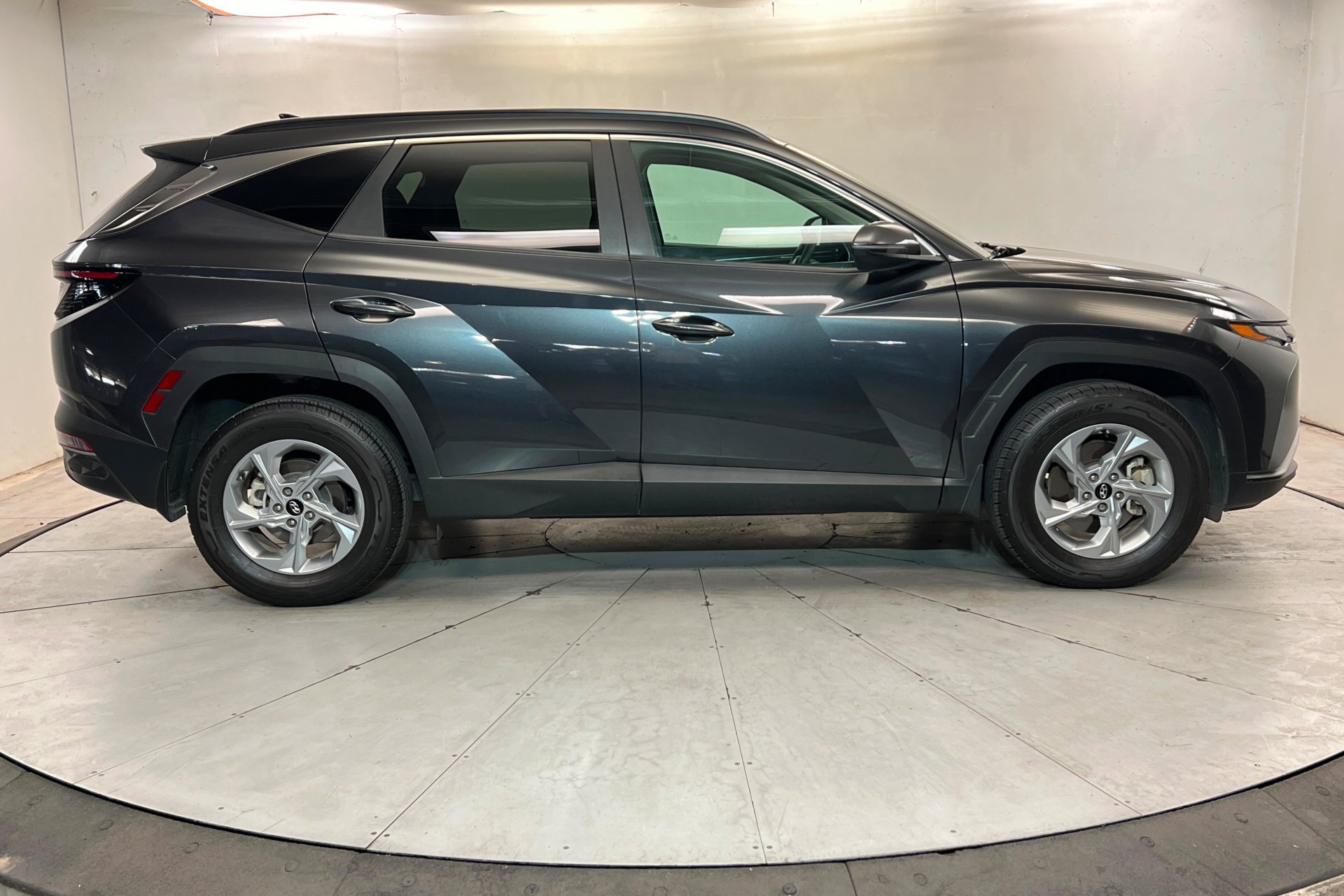 Used 2022 Portofino Gray Hyundai SEL image 7