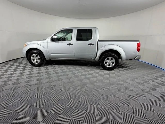Used 2013 Silver Nissan SV image 4