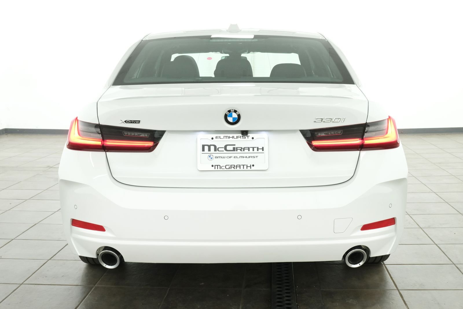 New 2026 Mineral White Metallic BMW 330i xDrive image 5