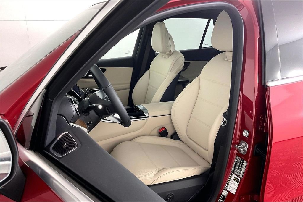 New 2026 MANUFAKTUR Patagonia Red Metallic Mercedes-Benz GLC 300 image 9