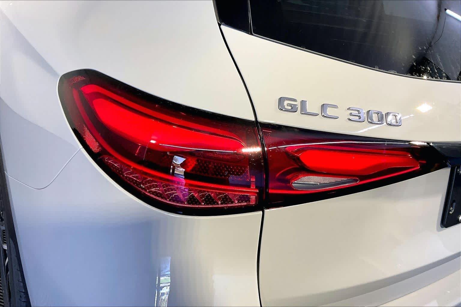 New 2027 MANUFAKTUR Alpine Grey Mercedes-Benz GLC 300 image 5