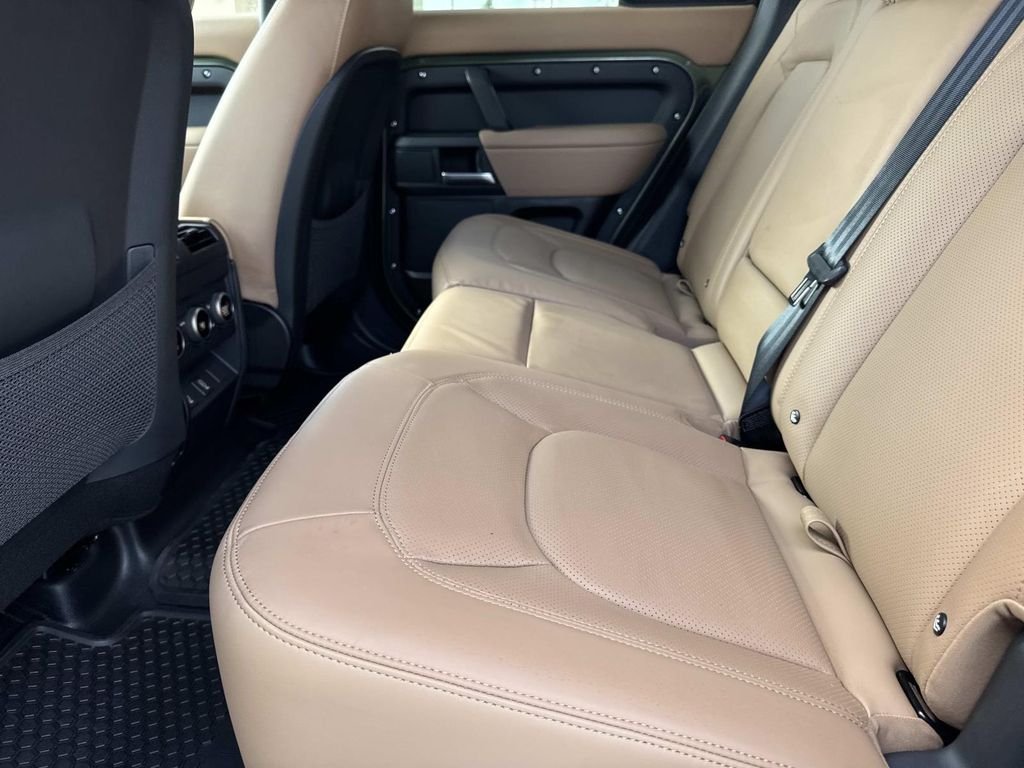 New 2026 Woolstone Green Land Rover X-Dynamic SE image 8