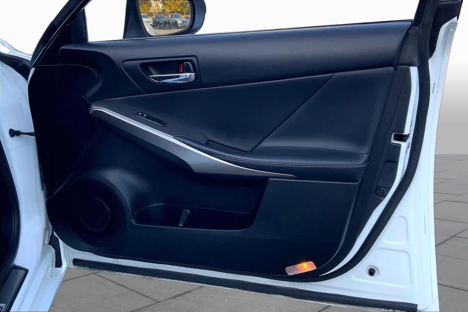 Used 2014 Ultra White Lexus  image 22