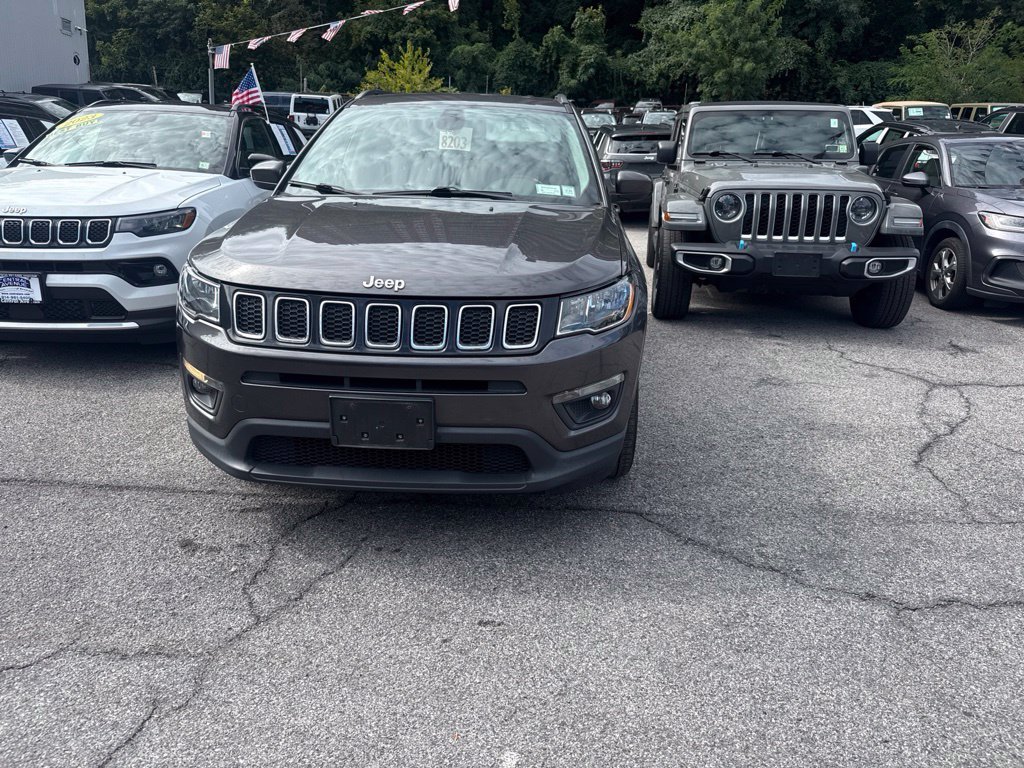 Used 2019 Gray Jeep Latitude image 2