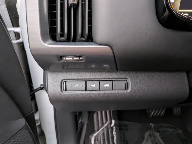 New 2026 Everest White Pearl TriCoat Nissan SL image 23