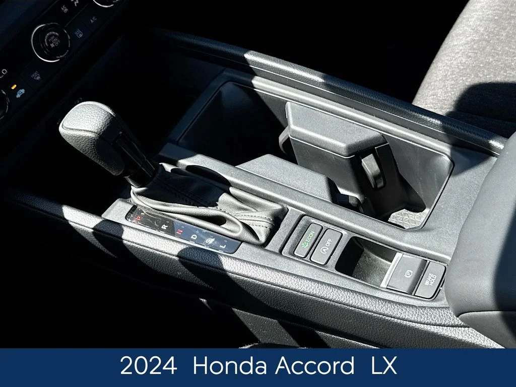 Used 2024  Honda LX image 32