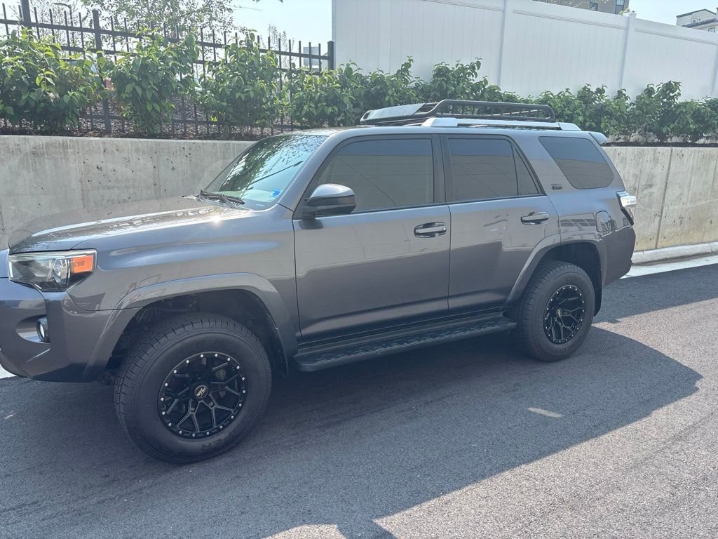 Used 2018 Magnetic Gray Metallic Toyota SR5 image 8