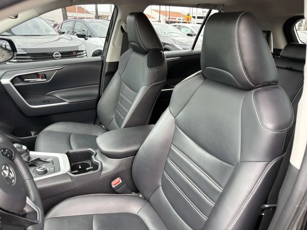 Used 2022 Midnight Black Metallic Toyota XLE Premium image 22