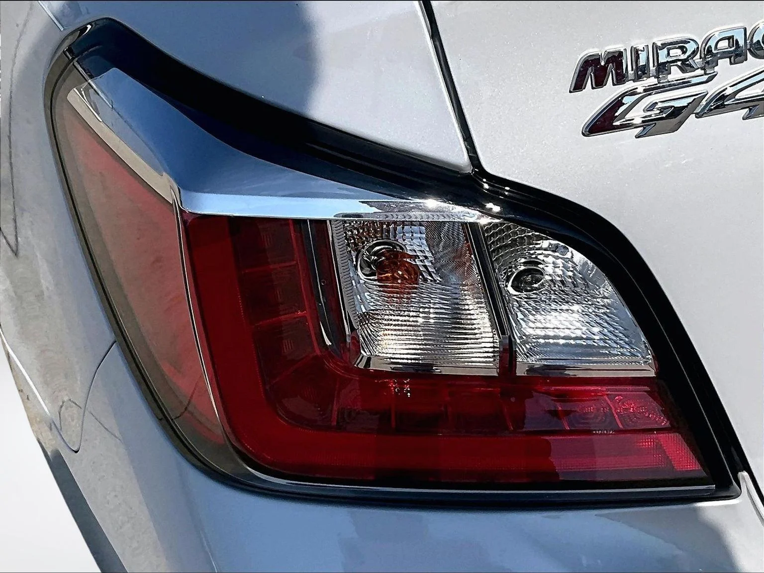 Used 2024 White Mitsubishi ES image 30