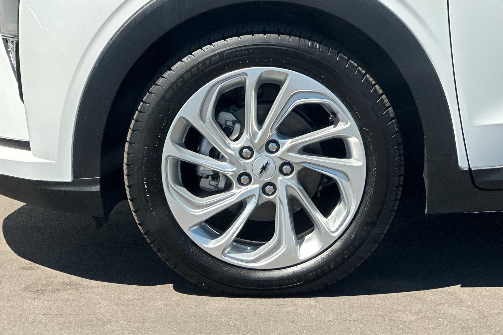 New 2027 Summit White Chevrolet LT image 25