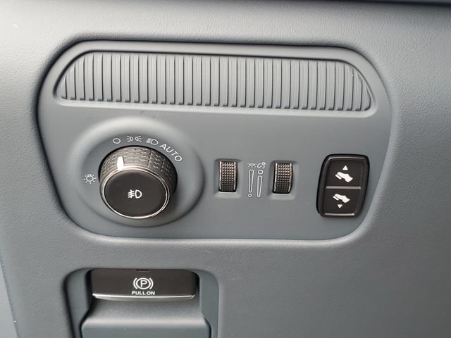 Used 2022 Silver Jeep Series III image 22