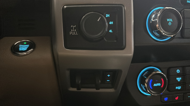 Used 2019 White Platinum Clearcoat Metallic Ford Lariat image 28