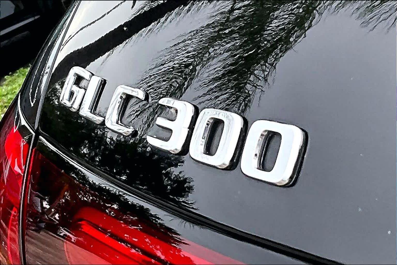 Used 2023 Obsidian Black Metallic Mercedes-Benz GLC 300 image 10
