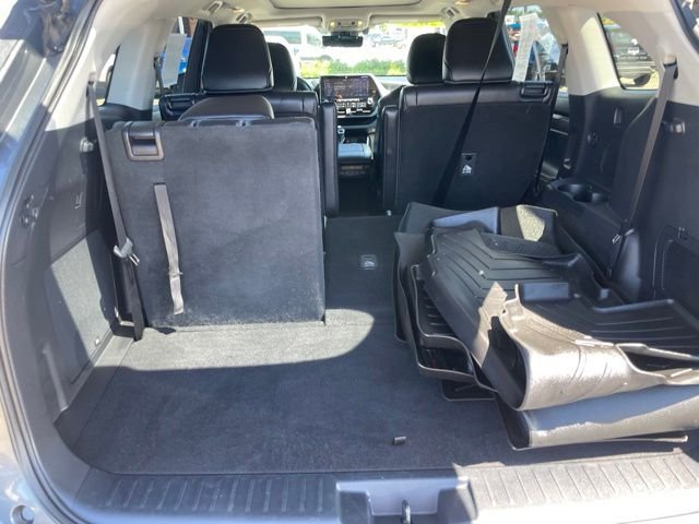 Used 2022 Gray Toyota Platinum image 11