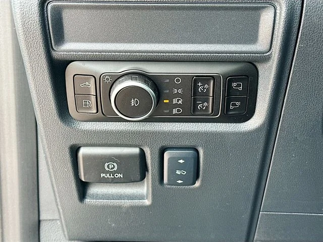 Used 2025 Silver Ford Lariat image 10