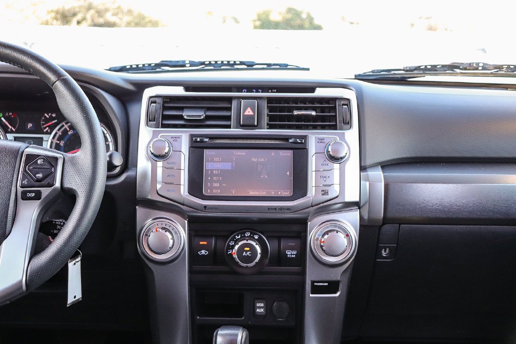 Used 2019 Nautical Blue Metallic Toyota SR5 Premium image 15