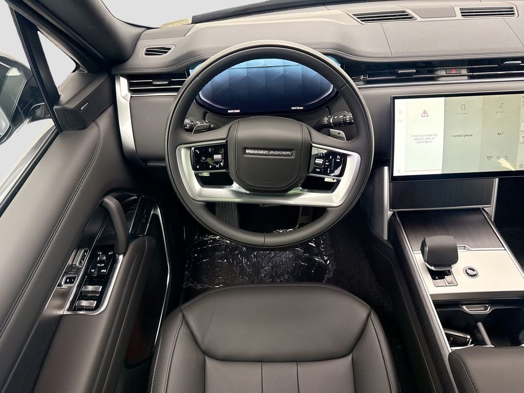 New 2026 Eiger Grey Land Rover SE image 10