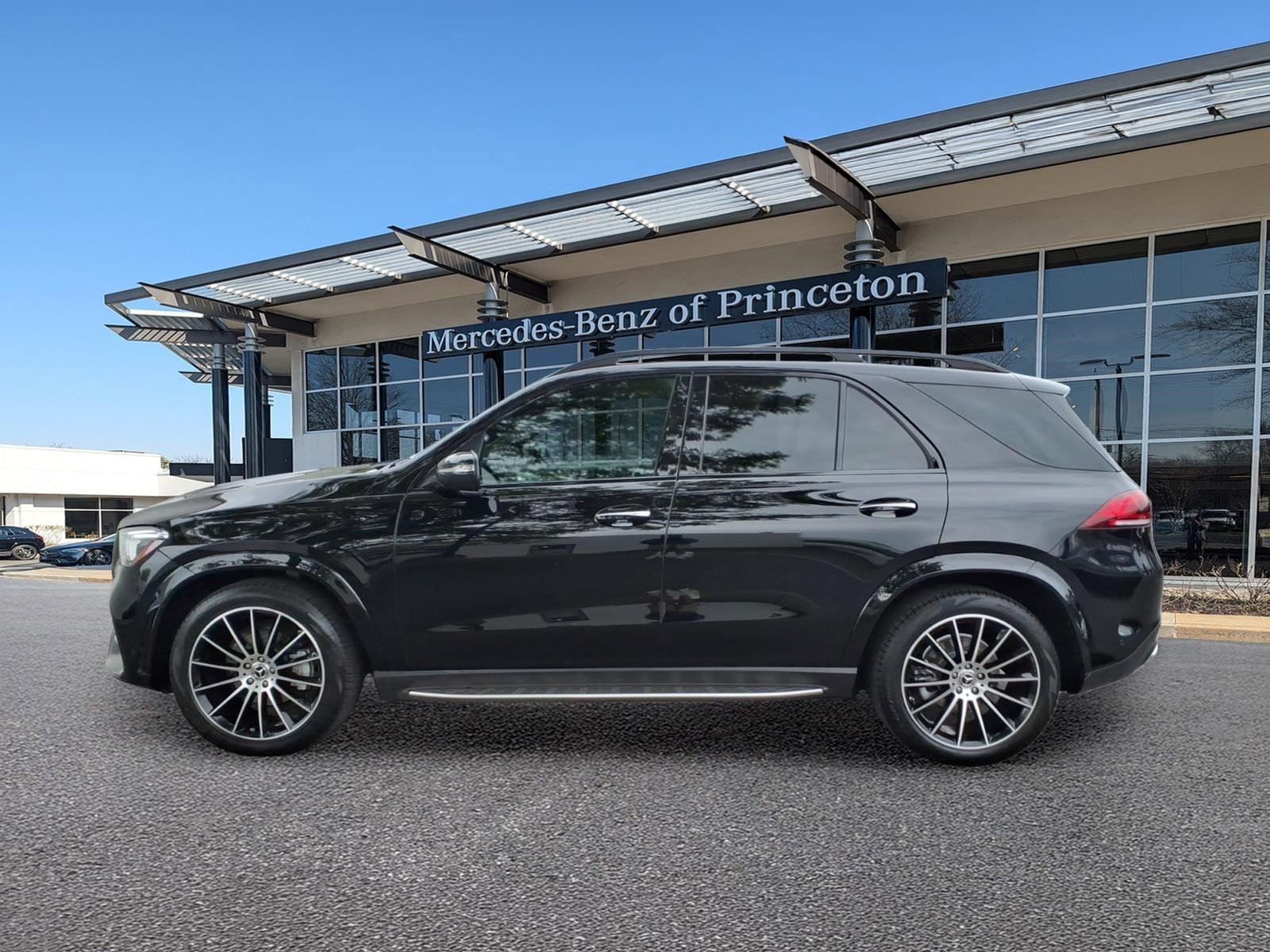 Certified Used 2023 Black Mercedes-Benz GLE 350 4MATIC® SUV image 6
