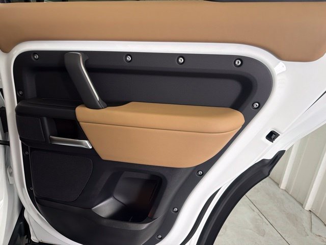 New 2026 Fuji White Land Rover X-Dynamic SE image 19