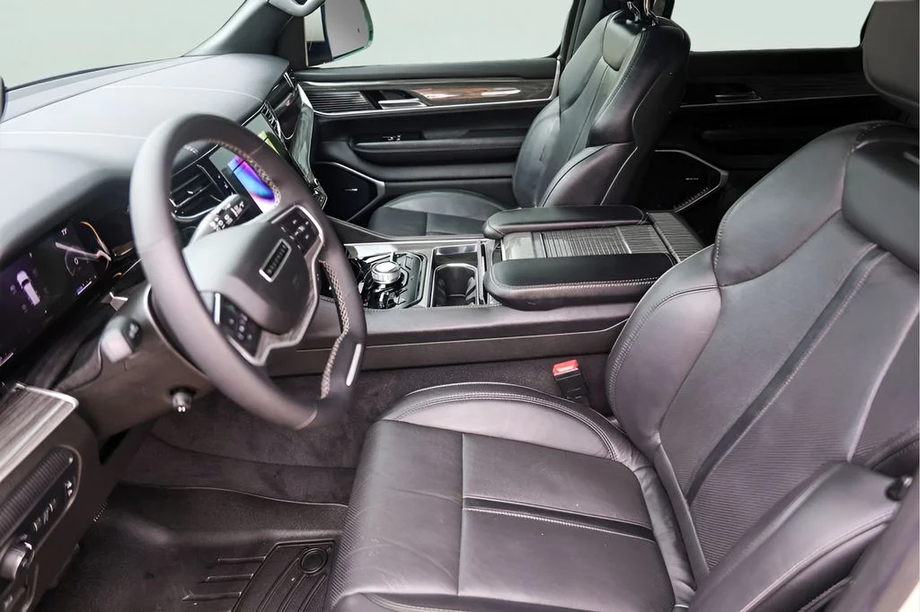 Used 2022 White Jeep Series III image 12