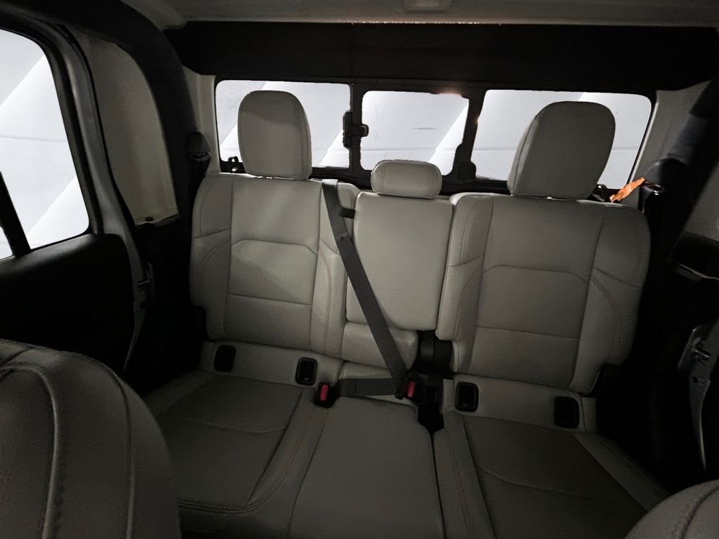 Used 2022 Silver Jeep Mojave image 18