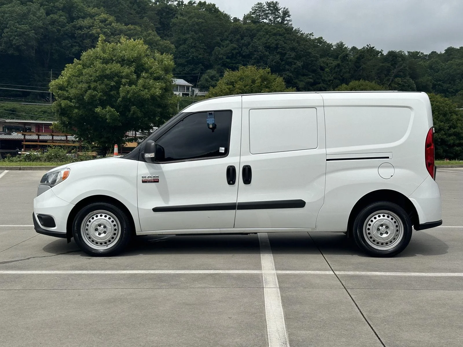 Used 2022 Bright White Ram Tradesman image 4