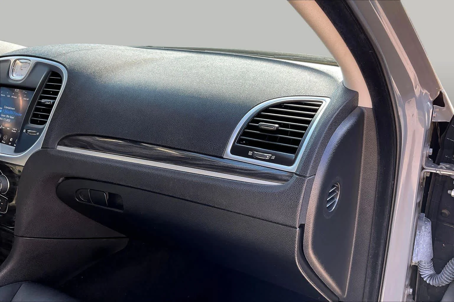 Used 2019 Ceramic Grey Clearcoat Chrysler Touring image 18