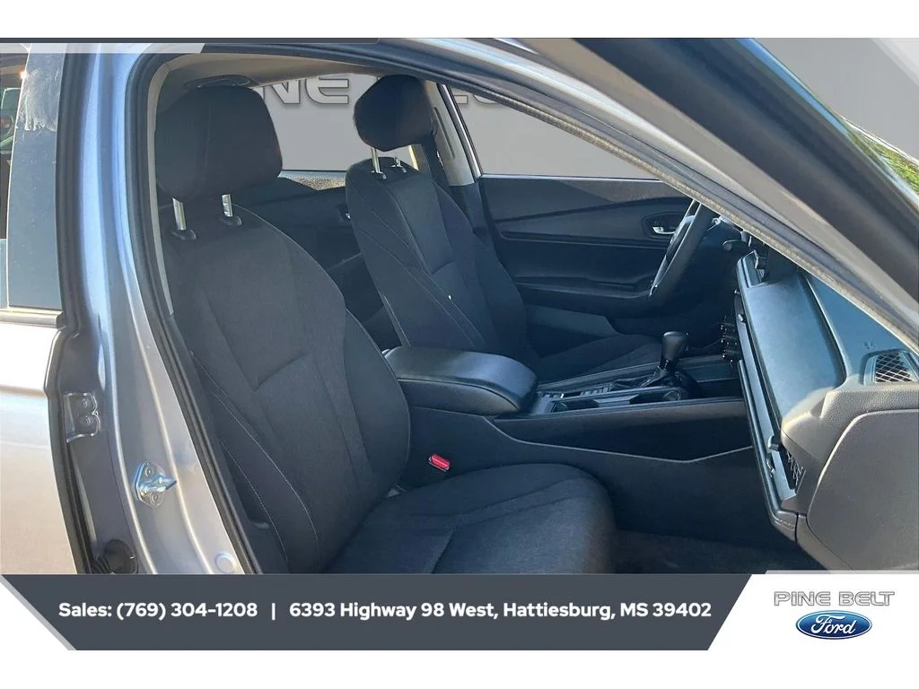 Used 2025 Solar Silver Metallic Honda SE image 6