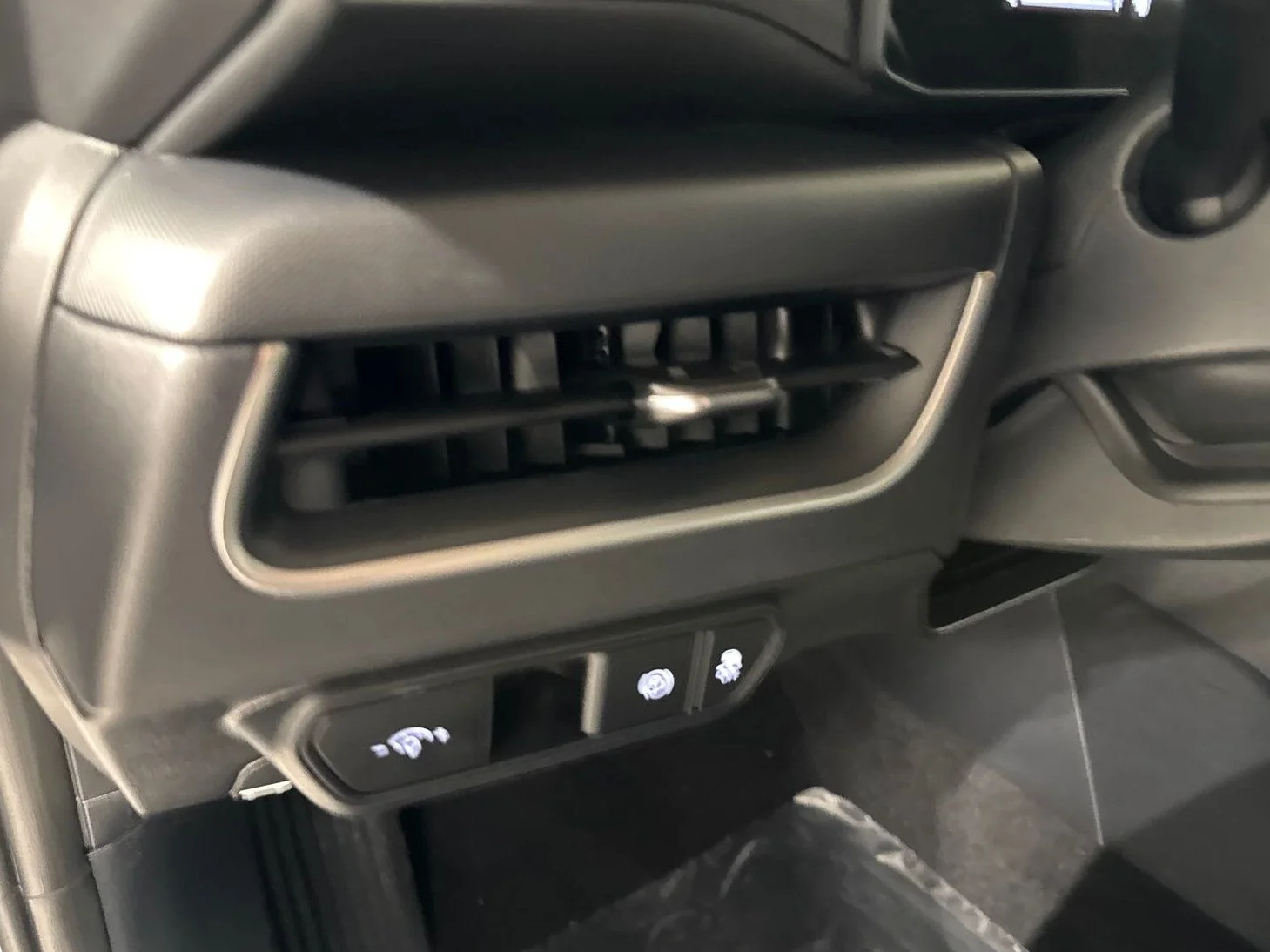 Certified Used 2026 Snow White Pearl Kia LX image 11