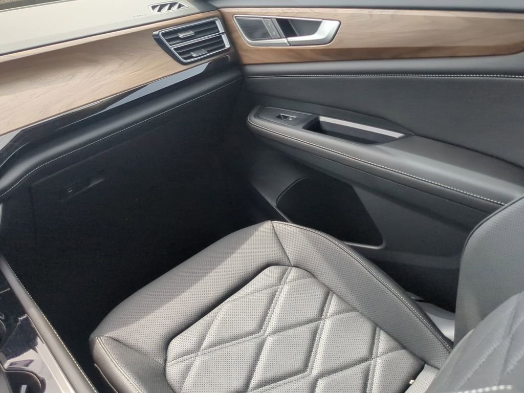 New 2026 Black Volkswagen 2.0T SE w/Technology image 17