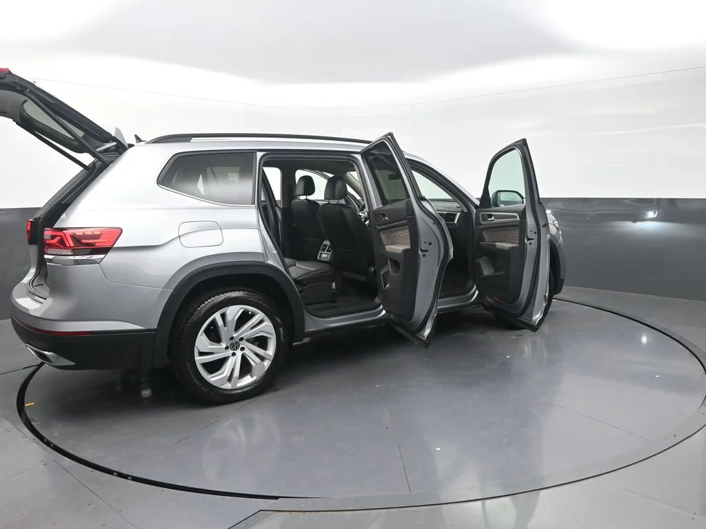 Used 2023 Silver Volkswagen 2.0T SE w/Technology image 35