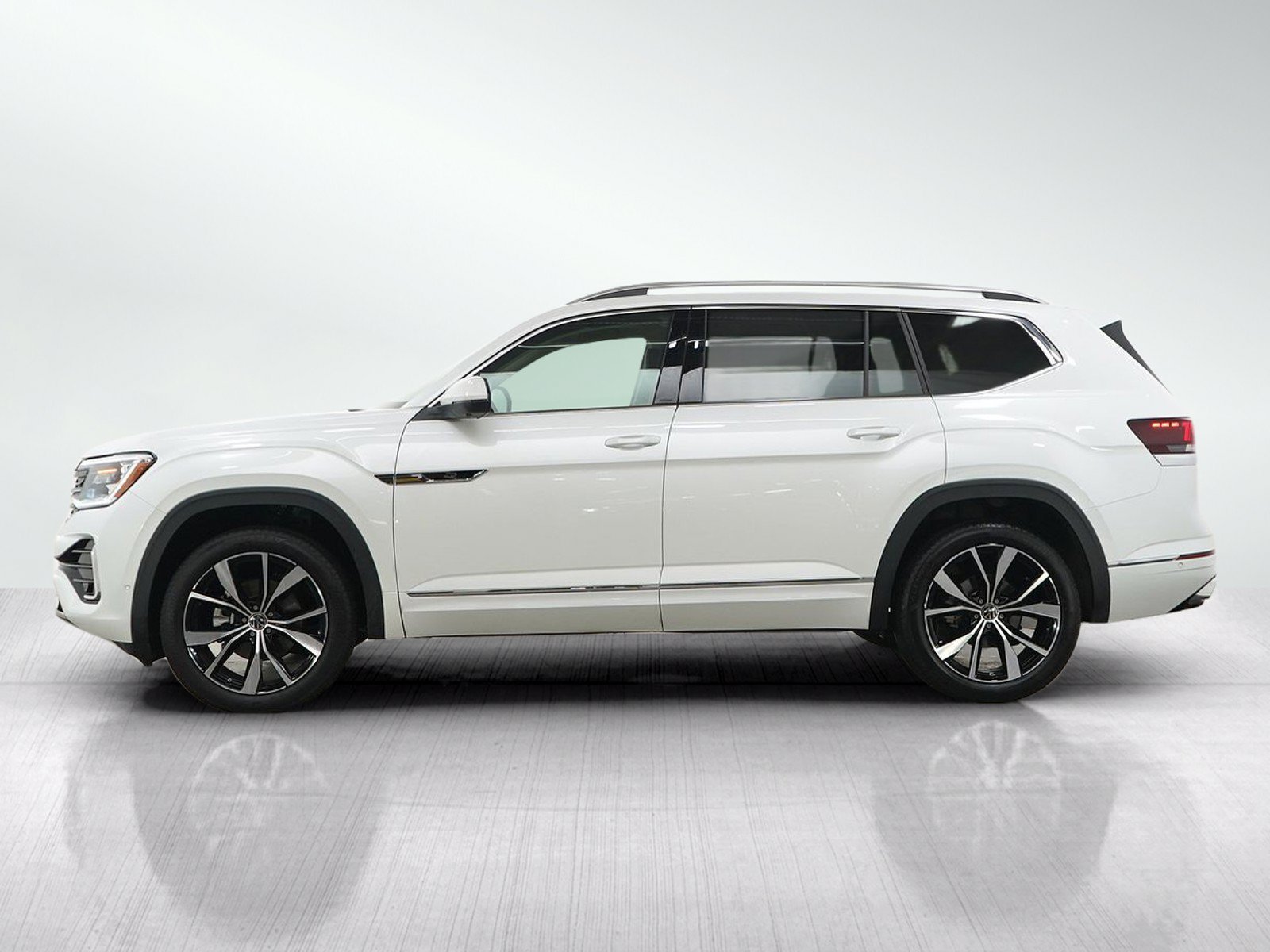 Used 2025 Volkswagen Atlas SEL Premium R-Line with VIN 1V2FR2CA4SC504051 for sale in Burnsville, Minnesota