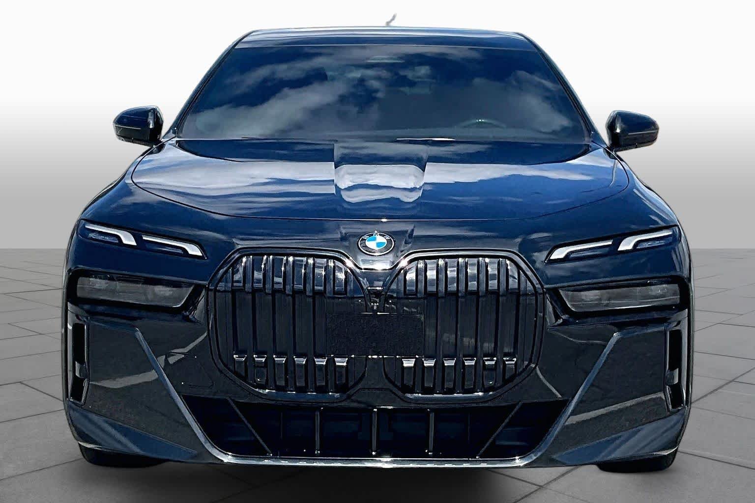 Used 2023 Black Sapphire Metallic BMW 740i image 4