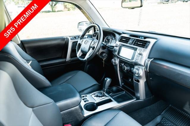 Certified Used 2019 CLASSIC SILVER MET Toyota  image 11
