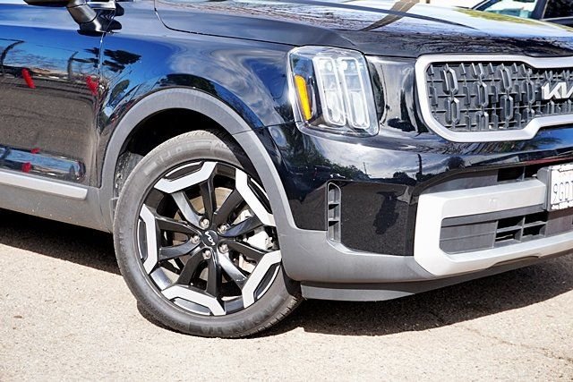 Used 2023 Black Kia EX image 3