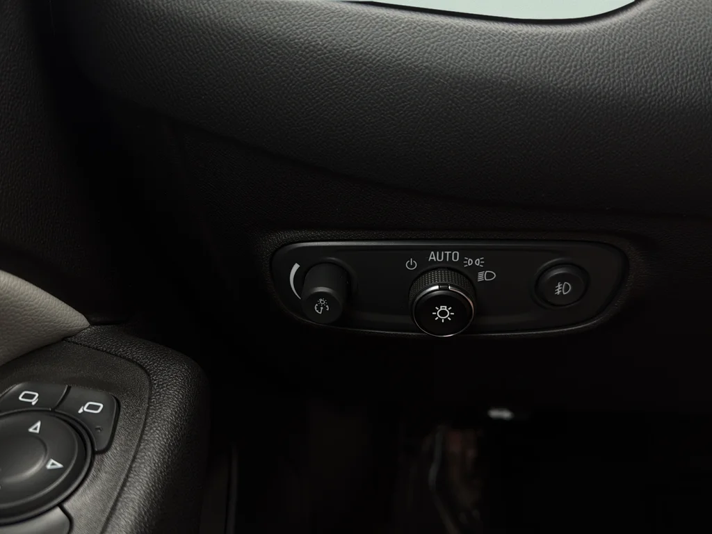 Used 2020 Pacific Blue Metallic Chevrolet LT image 18